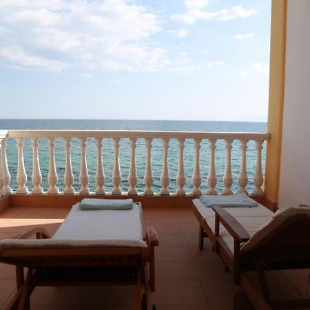George & Katerina Houses Paralia Dionysiou Bagian luar foto